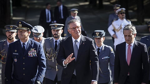 O Presidente da República, António José Seguro, à chegada para a cerimónia de entrega de espadas aos novos oficiais que ingressam no Quadro Permanente do Exército, na Academia Militar, em Lisboa
