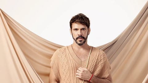 Cantor Almério se apresenta na Casa Capitão, em Lisboa, neste mês de outubro. 