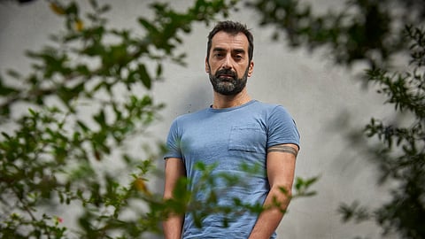 Hugo Gonçalves venceu o Prémio Fernando Namora em 2024 com o romance 'Revolução'.