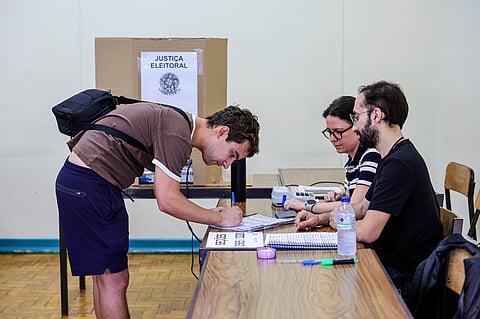 Orientação é de fazer a justificativa online.