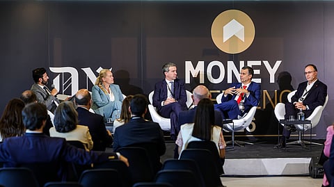 Nuno Vinha (DN, à esq.) no painel composto por Helene Westerlind (Zurich Portugal), Luís Menezes (Grupo Ageas Portugal), Pedro Carvalho (Generali Tranquilidade) e Rogério Campos Henriques (Fidelidade).