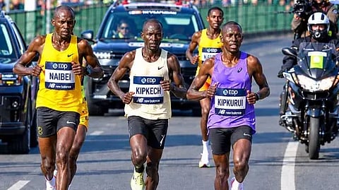 Naibei Musau (esq.) foi o vencedor masculino.