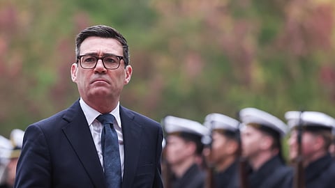 Burnham revelou que o governo estará a preparar novas sanções contra o Irão. 