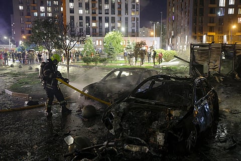 Ataque russo de segunda-feira contra Kiev atingiu zonas residenciais. 