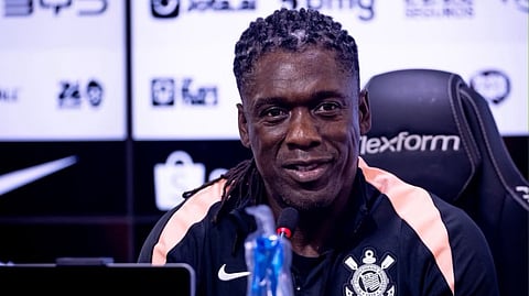 Clarence Seedorf terá seu primeiro trabalho como treinador depois de sete anos ausente da beira dos relvados. 