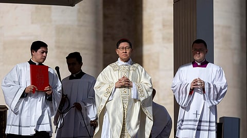 Cardeal Luis Antonio Tagle substituiu o papa na celebração da missa e leu uma mensagem de Leão XIV.