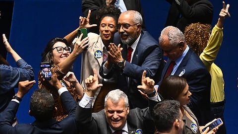 Senadores comemoram aprovação do fim da escala 6 x 1 na noite da última quarta-feira (14).