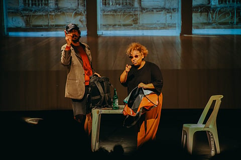 Companhias de teatro do Brasil e de Portugal se unem em espetáculo sobre comunidade e liberdade