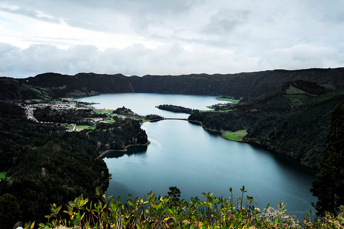Azorlar'da Sete Cidades gölü; ödül haberinde kullanılan destinasyon fotoğrafı
