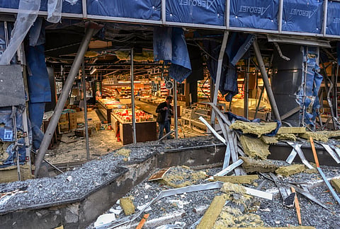 Os ataques noturnos contra Kiev atingiram um centro comercial. 