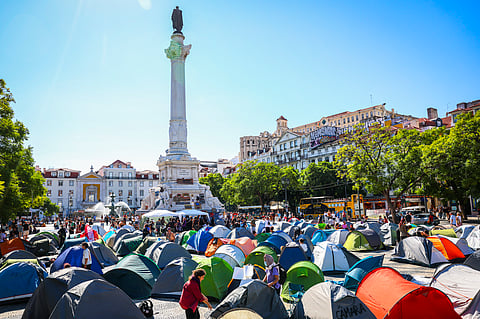 Cerca de uma centena de tendas ainda estão na Praça D. Pedro IV, conhecida pelo Rossio.