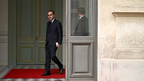O primeiro-ministro francês, Sébastien Lecornu, à saída de uma reunião de crise em Paris na última segunda-feira, 19 de outubro.