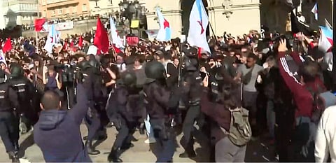 Captura de ecrã de um vídeo partilhado pela TVE da carga policial na Galiza.