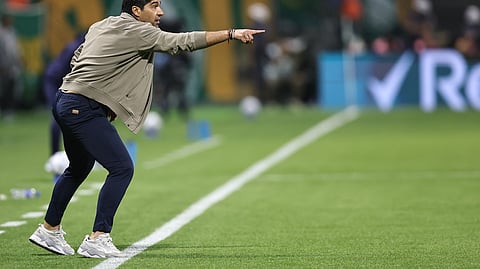 Abel Ferreira dá indicações à equipa durante a segunda mão das meias-finais da Taça Libertadores, frente ao Fluminense, em São Paulo. Português levou 'Verdão' à mais uma final continental.