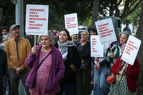 Dezenas de pessoas na vigília solidária contra despejo de família em Lisboa