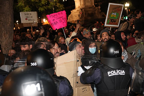 Acampada em Lisboa, na Praça D. Pedro IV, na madrugada de 25 de outubro.