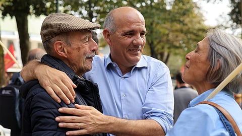 O secretário-geral do PCP, Paulo Raimundo (ao centro), na manifestação "Salários, direitos, paz", no Porto