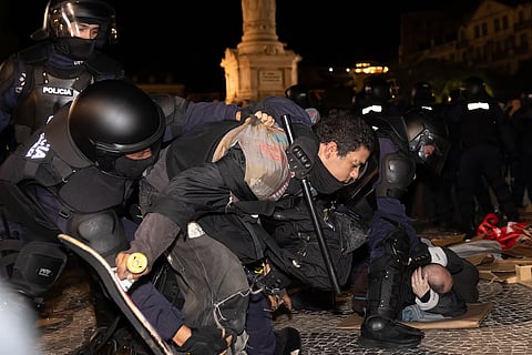 Intervenção policial no Rossio após quase três horas de ordens de desmobilização.