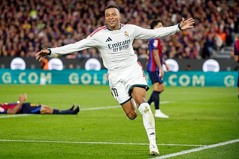Mbappé decide clássico em Camp Nou a favor do Real Madrid de Mourinho e relança Liga espanhola