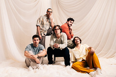 Os cinco membros dos NAPA:  Guilherme Gomes (voz e guitarra), Francisco Sousa (guitarra) Diogo Góis (baixo), João Rodrigues (bateria) e João Lourenço Gomes (teclas e piano)