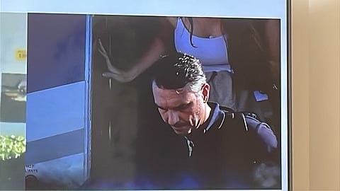 Imagens de Flávio a desembarcar no aeroporto executivo de Miami - Opa Locka transmitidas pela TV.