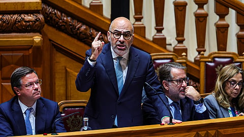 Miguel Pinto Luz, ministro das Infraestruturas e da Habitação. Parlamento, Lisboa, 28 de outubro de 2026.