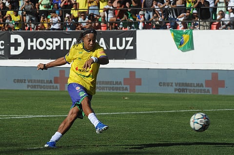 Ronaldinho proporciona domingo de futebol brasileiro em Lisboa