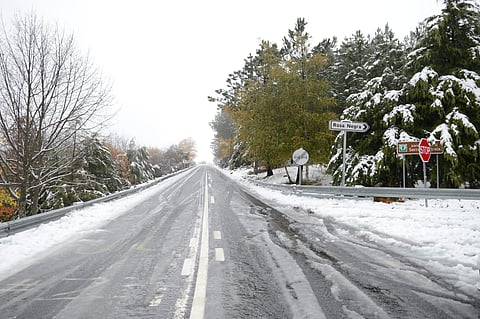 Neve a caminho da Serra da Estrela: cenário comum no inverno. 