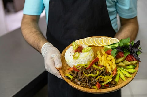 Classificados: na reta final do ano, restaurantes contratam reforços