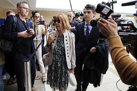 Gisèle Pelicot, que treá sido violada durante uma década pelo marido e por estranhos enquanto estava drogada.