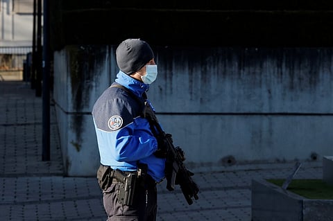 Homem armado com faca faz vários feridos na Suíça