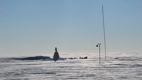 Nos ermos meridionais, a estátua em plástico de Lenine aponta o rosto a Moscovo desde o dia 14 de dezembro de 1958.
