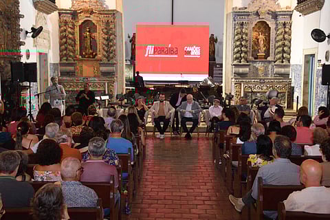 José-Manuel Diogo fala ao público presente na abertura do Fliparaíba.