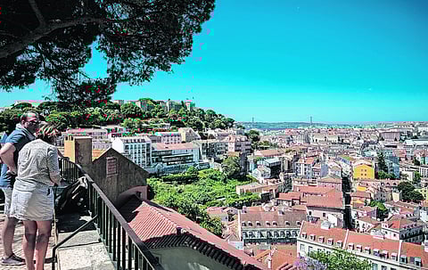 Estrangeiros compram casas 43% mais caras do que os portugueses