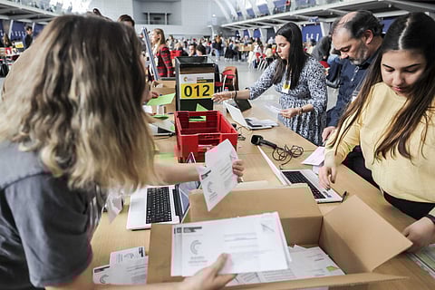Começaram esta segunda-feira a ser contados os votos dos emigrantes, que vão determinar qual é o vencedor nas legislativas.