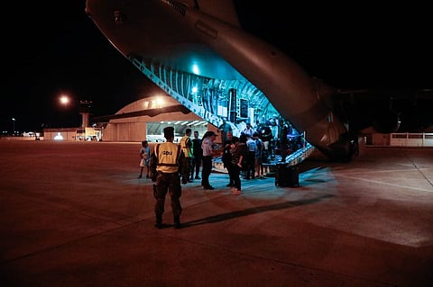 Portugueses repatriados do Líbano já estão em Lisboa. Secretário de Estado admite possibilidade de mais repatriamentos