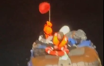 Homem resgatado após mais de dois meses à deriva num bote em mar da Rússia