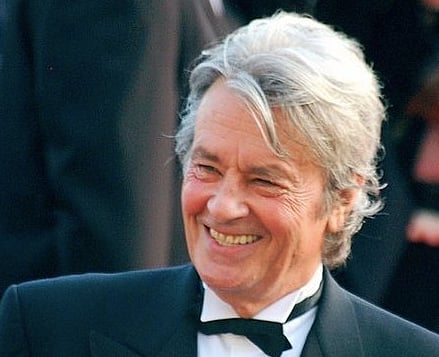 Alain Delon alvo de avaliação médica enquanto desavença familiar continua