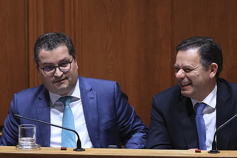Joaquim Miranda Sarmento e Luís Montenegro durante o debate do Programa do Governo.