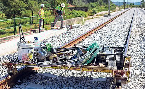Os comboios só devem voltar no 1.º trimestre do próximo ano, 5 anos após o prazo inicialmente previsto.