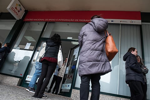 Imigrantes não conseguem atendimento nos balcões da AIMA.