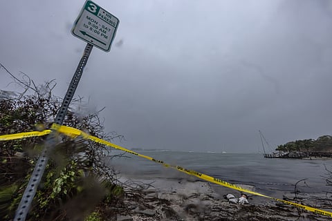 Pelo menos dois mortos e mais de três milhões de edifícios sem eletricidade. Acompanhe aqui a passagem do furacão Milton pela Florida