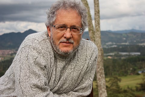 O escritor colombiano Héctor Abad Faciolince diz que tem pouca imaginação, mas o seu novo romance prova o contrário