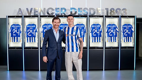 O presidente André Villas-Boas com Nehuén Perez.