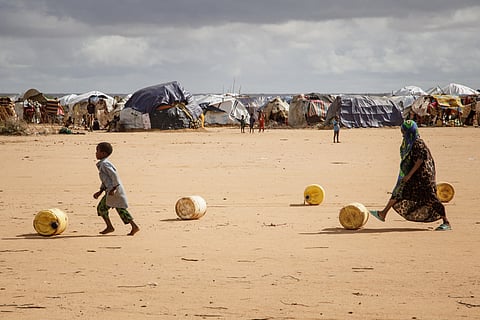 Relatório sublinha a importância de adaptar os programas às necessidades das comunidades. -- Foto: AFP