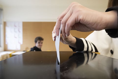 Portugueses insatisfeitos com a democracia e mais ainda com os políticos