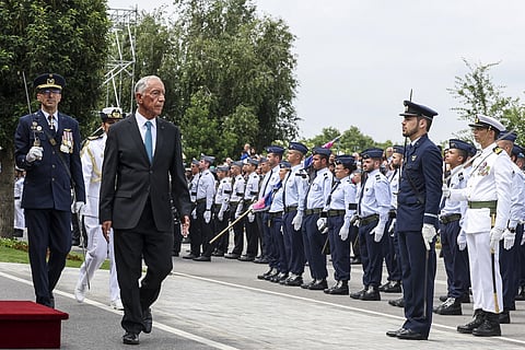 Marcelo Rebelo de Sousa passa revista aos militares dos três ramos das Forças Armadas durante a comemoração do Dia de Portugal.