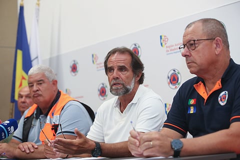 Miguel Albuquerque, Pedro Ramos, secretário Regional de Saúde e Proteção Civil, e António Nunes, presidente da Proteção Civil da Madeira.
