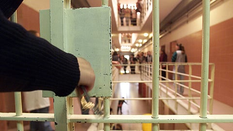 Provedor de Justiça encontrou vários indícios de maus-tratos a reclusos e diz ser preocupante estado do EPL