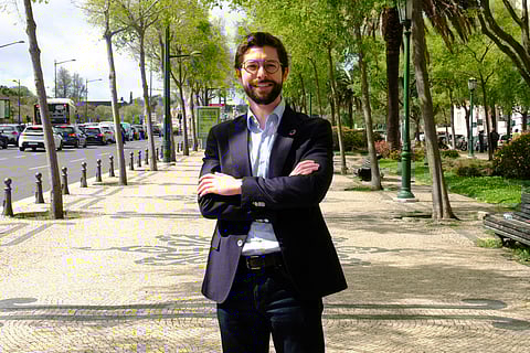 Com 27 anos, o candidato à liderança da JS é o mais jovem eurodeputado português.